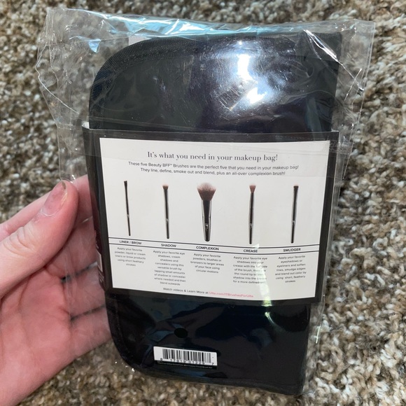 NWT-Ulta IT makeup brush travel set - Picture 2 of 2